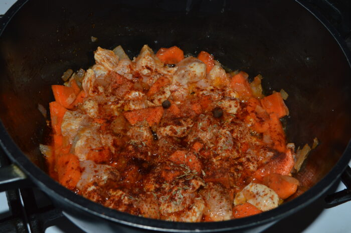 Adaugati sarea, boabele de piper