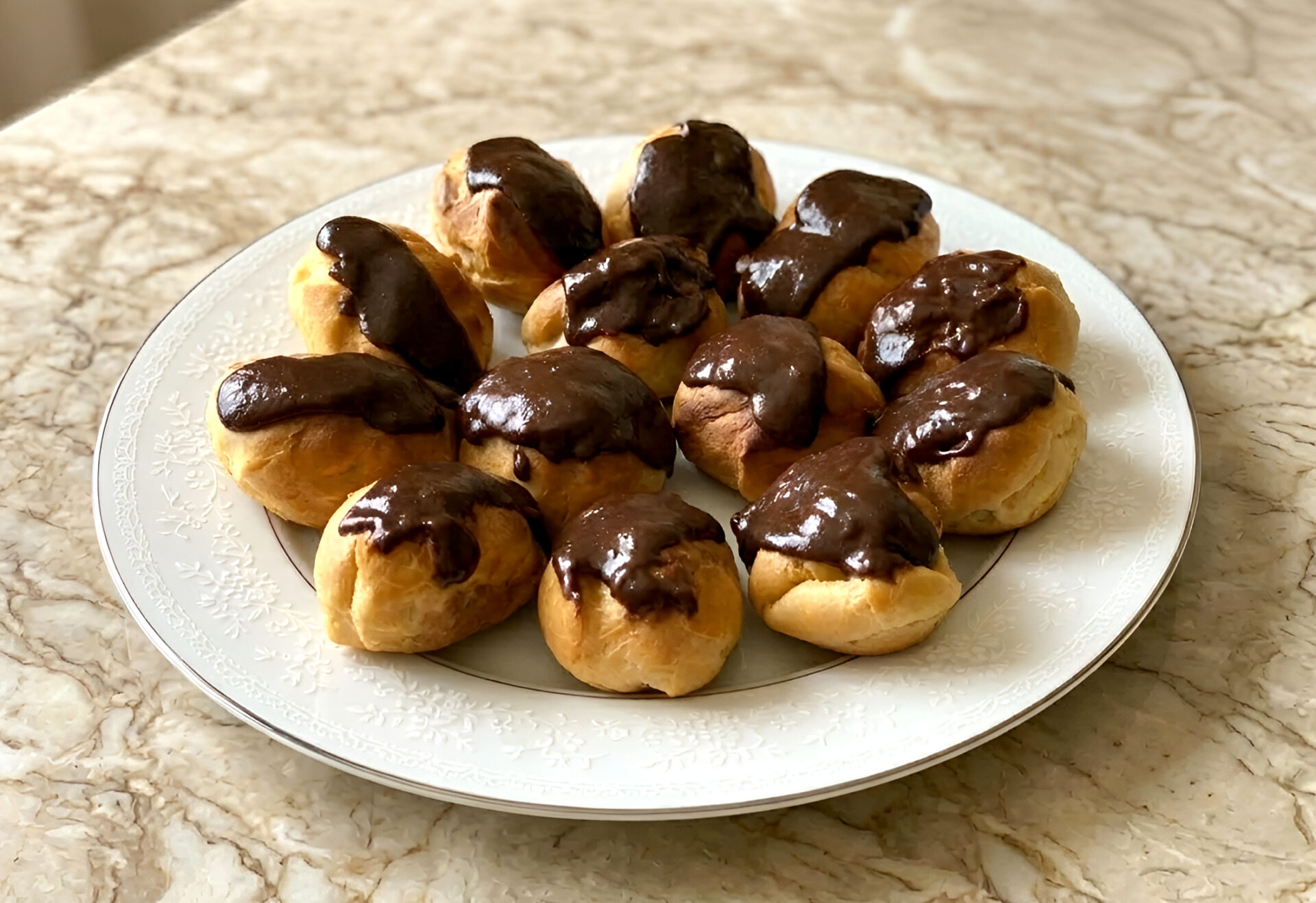 Eclere cu crema de ciocolata poza