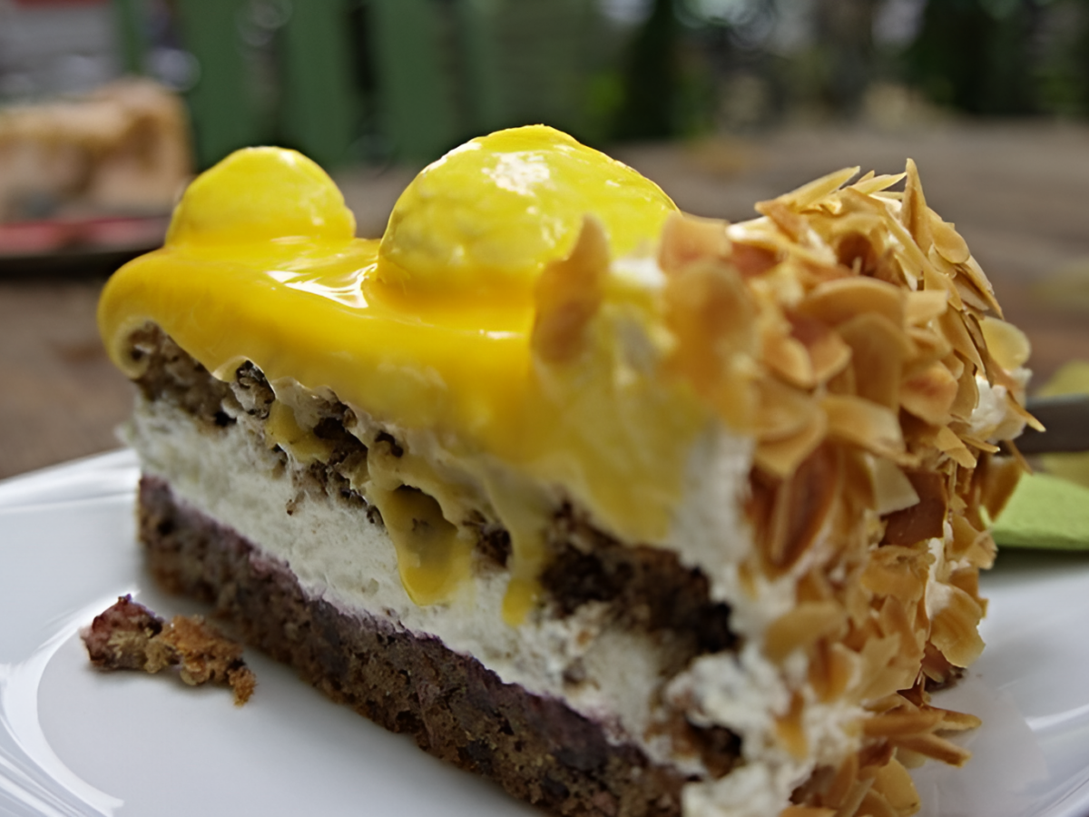 Tort de ciocolata cu crema de albus poza