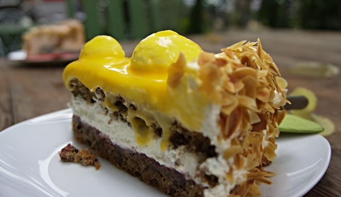 Tort de ciocolata cu crema de albus poza