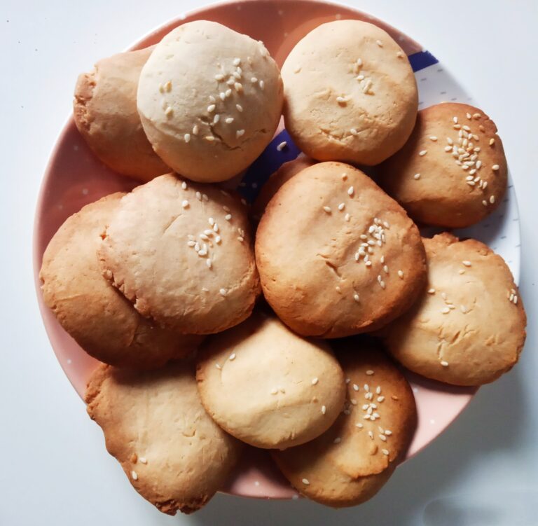 Biscuiti cu scortisoara si seminte de susan