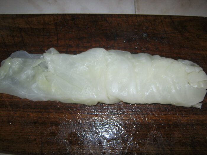 Se infasoara intr-un rulou