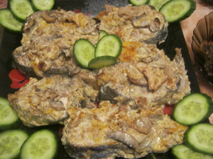 Somon cu ciuperci la cuptor poza