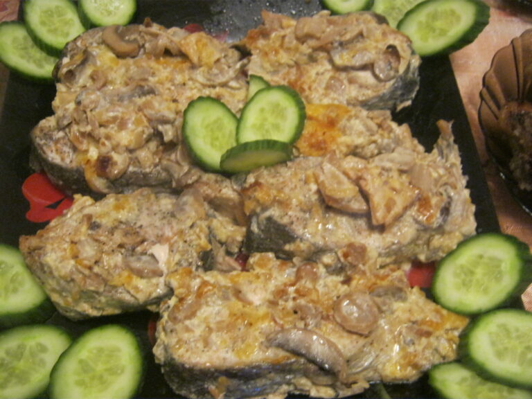 Somon cu ciuperci la cuptor