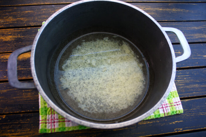 Se clătește orezul