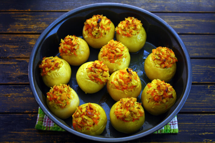 Coaceți merele în cuptorul preîncălzit