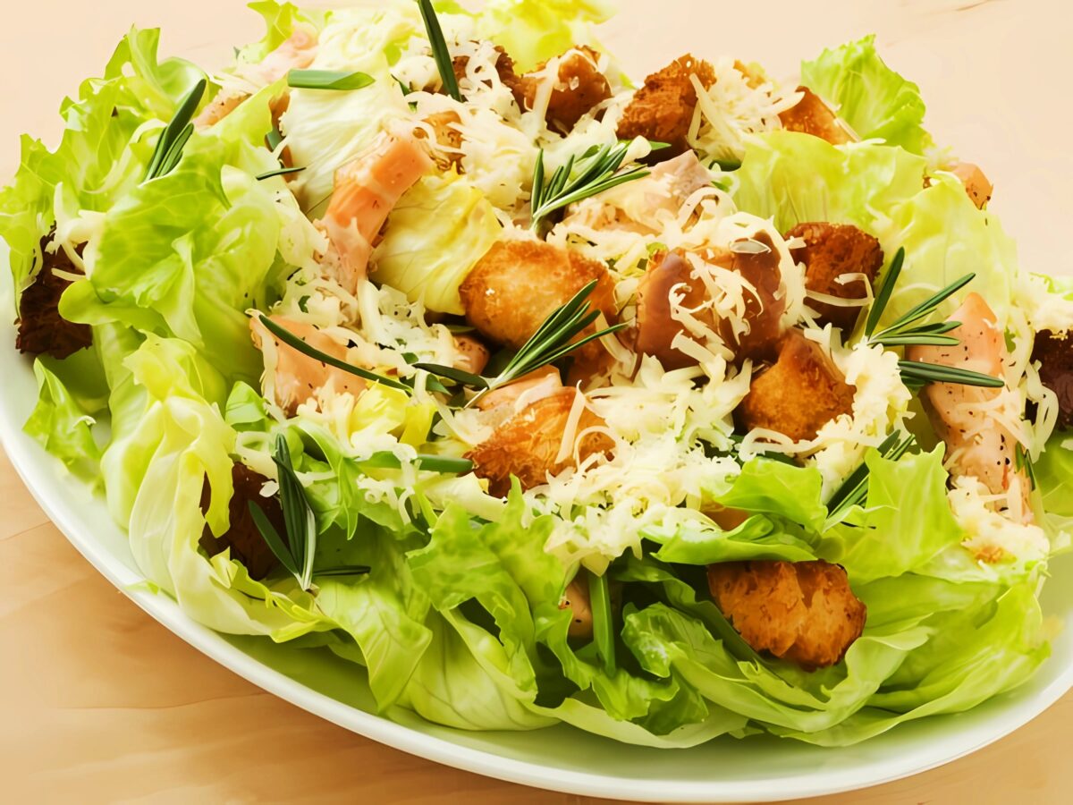 Salata Caesar clasica poza