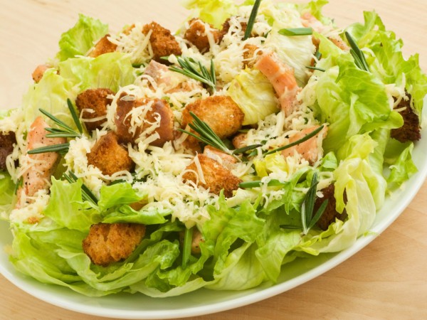 Salata Caesar clasica poza