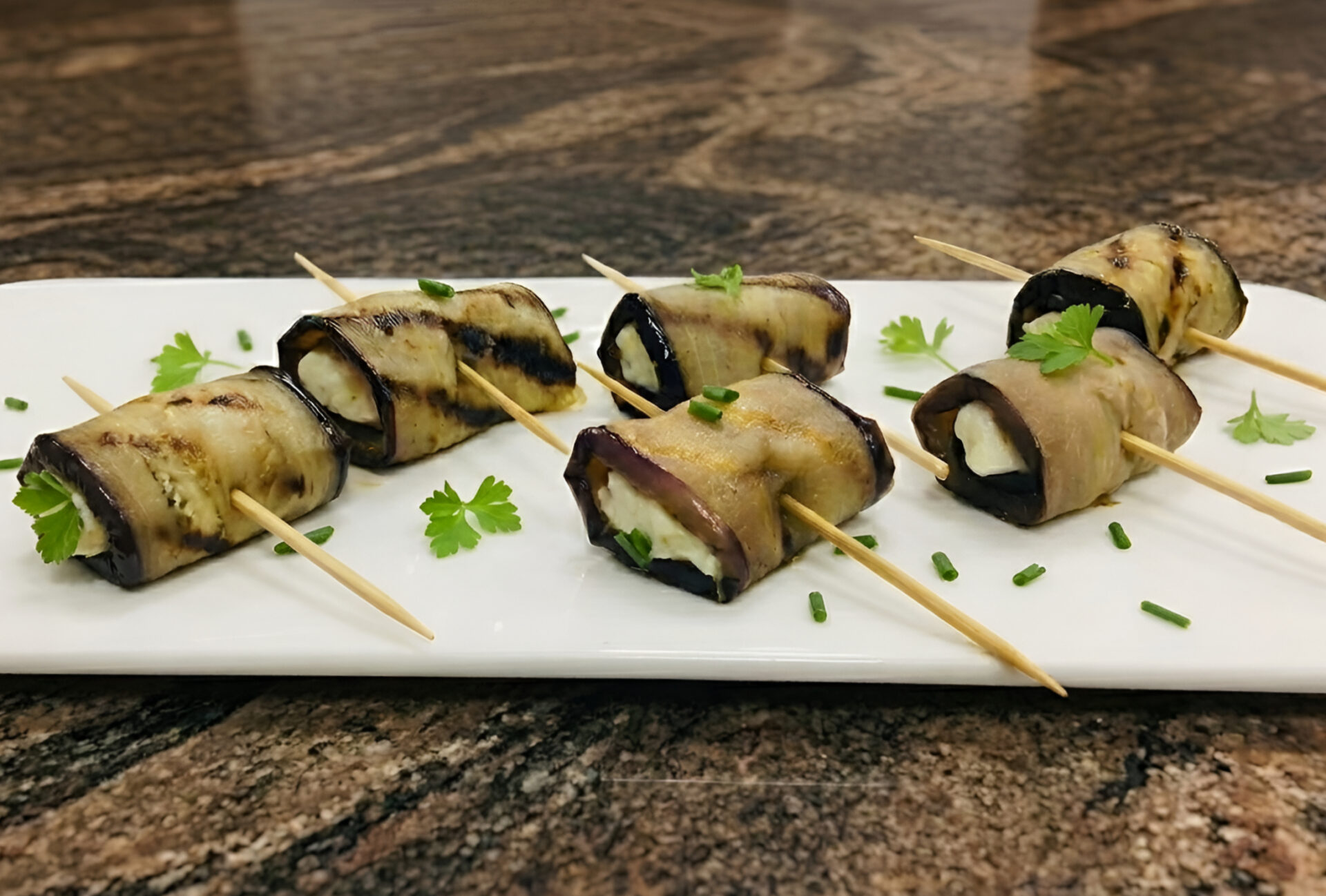 Rulouri de vinete la gratar poza