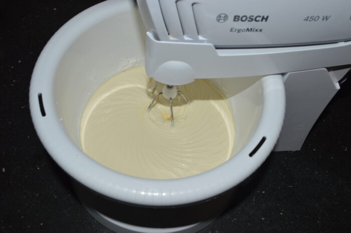 Bateti cu mixerul