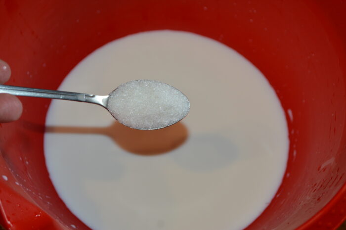 Aduagati o lingurita cu varf de zahar
