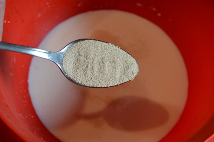 Si o lingura de drojdie uscata