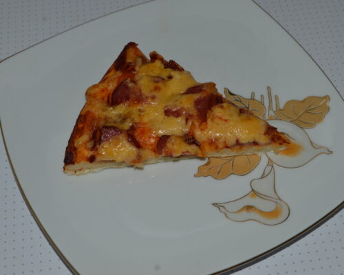 Pizza de casa cu blat pufos in stil italian