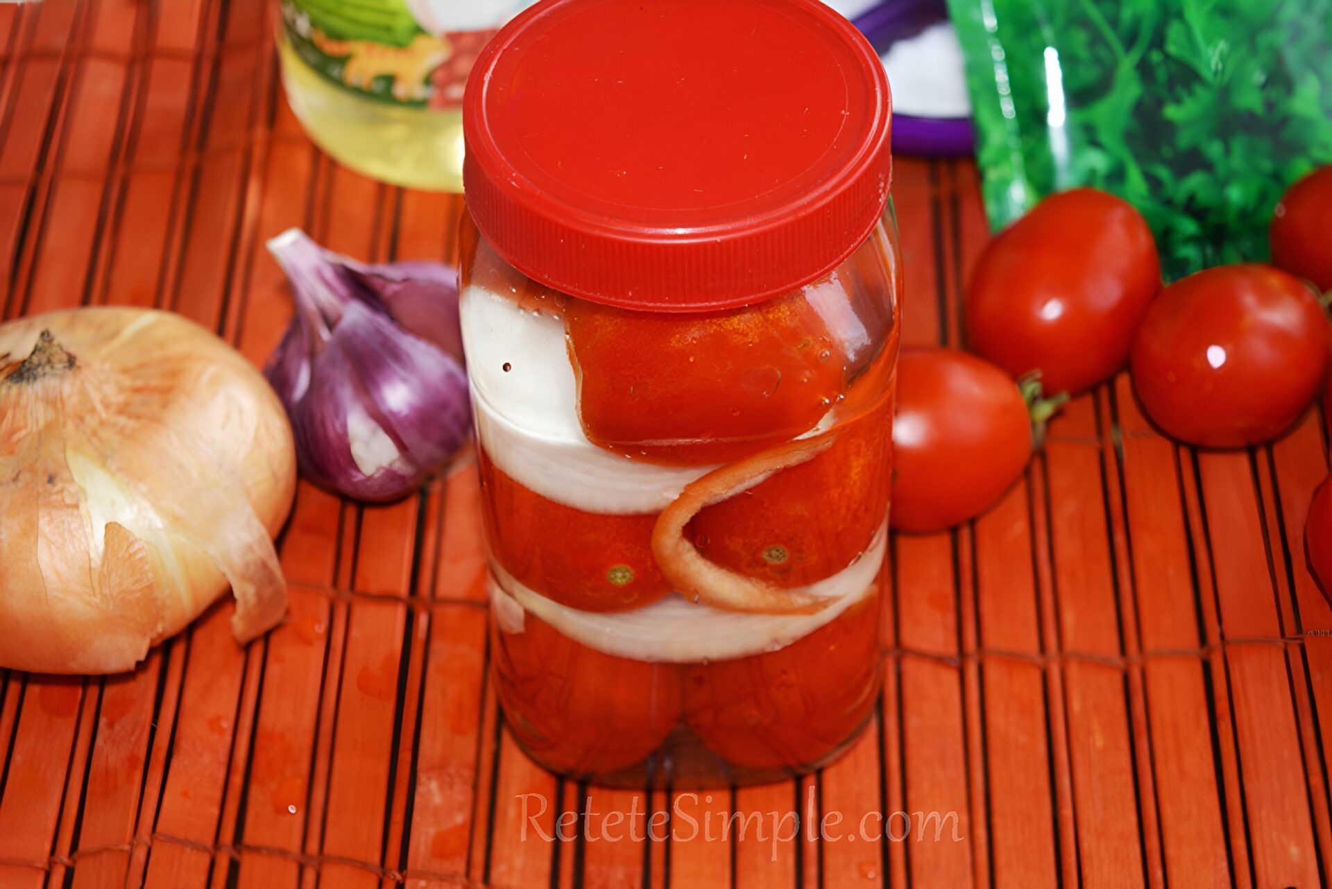 Rosii marinate la borcan cu otet