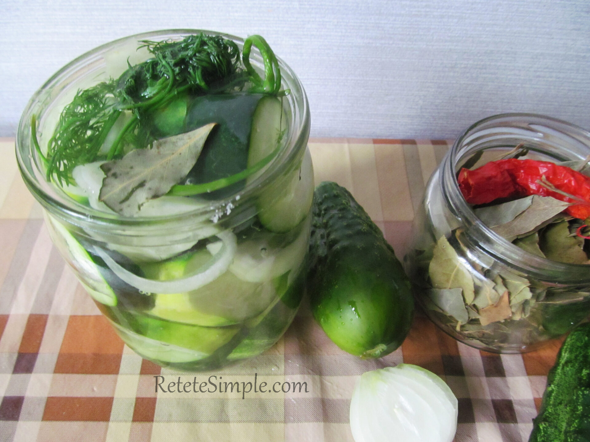 Salata de castraveti cu ceapa pentru iarna poza