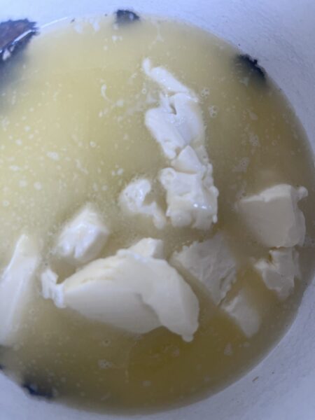 trebuie să topiți untul