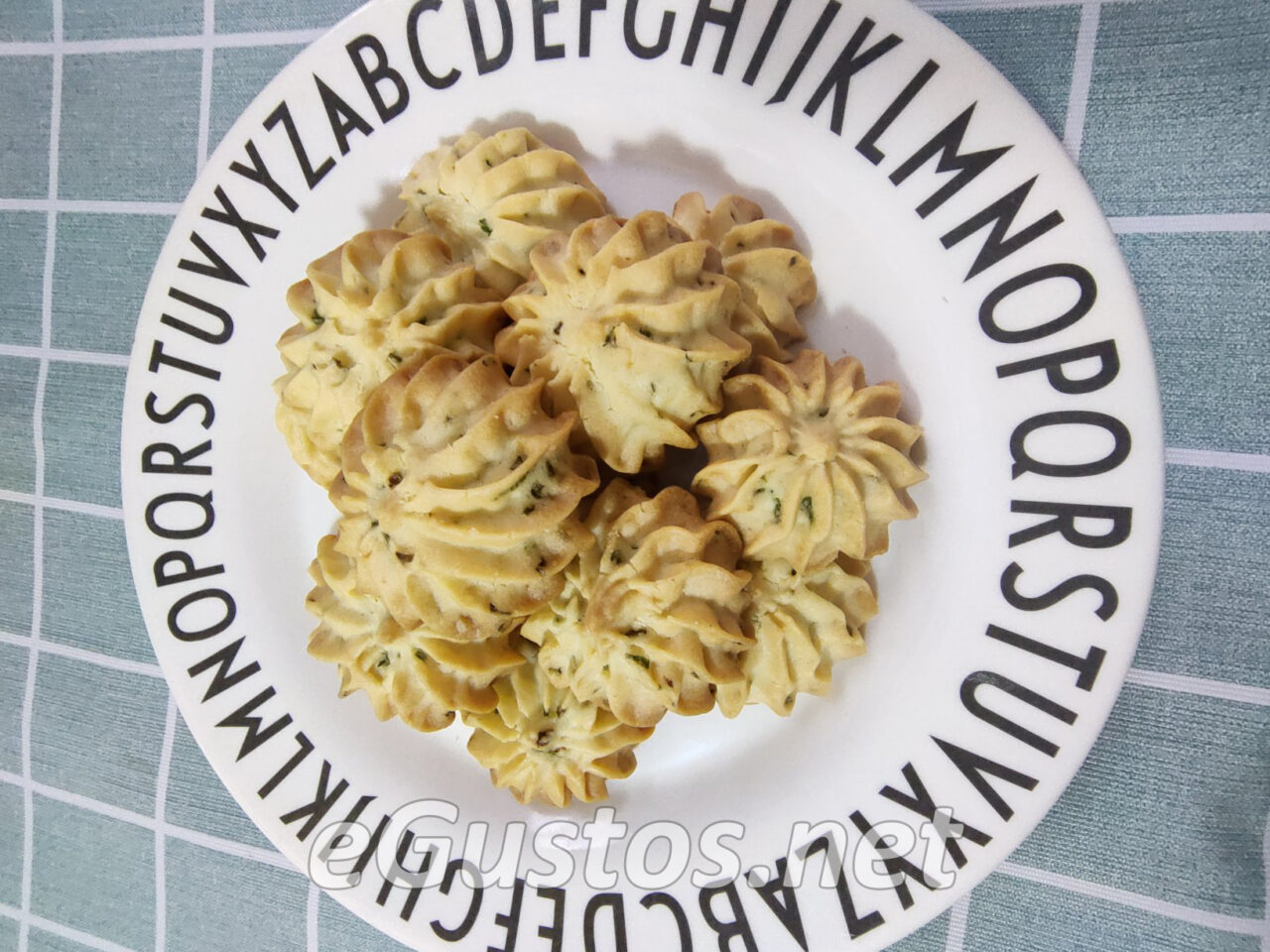Biscuiti sarati cu ceapa verde poza