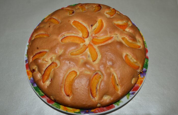 Prajitura cu caise este gata