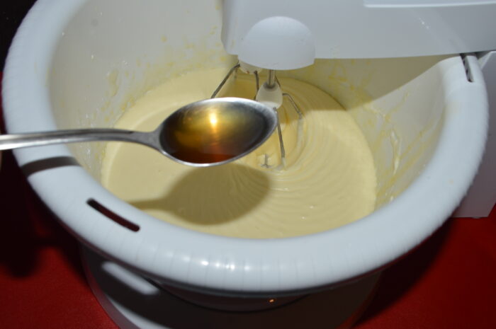 Adaugati esenta de vanilie