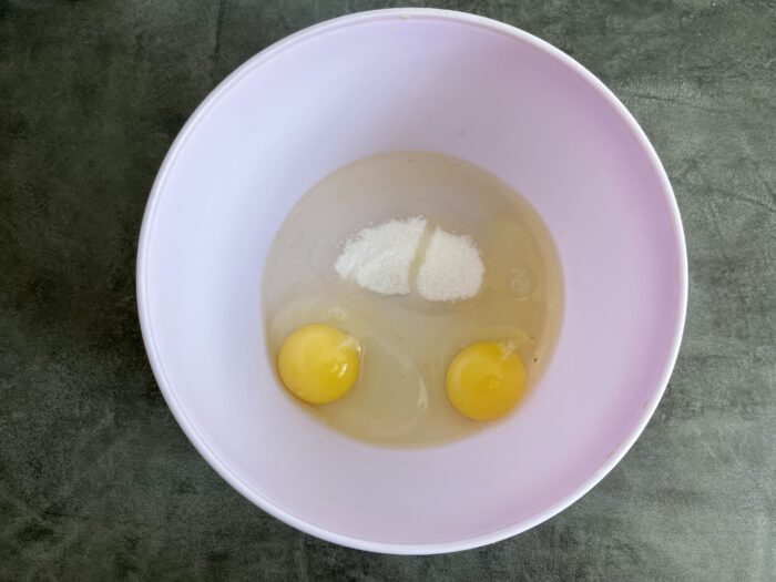 Spargeti ouale intr-un castron