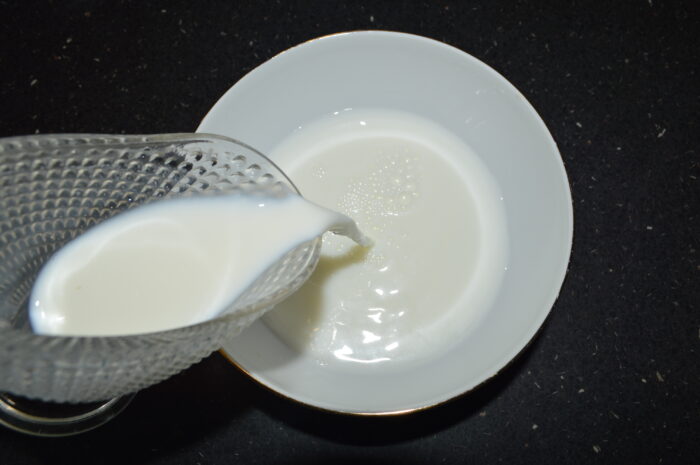 Amestecati apa cu laptele