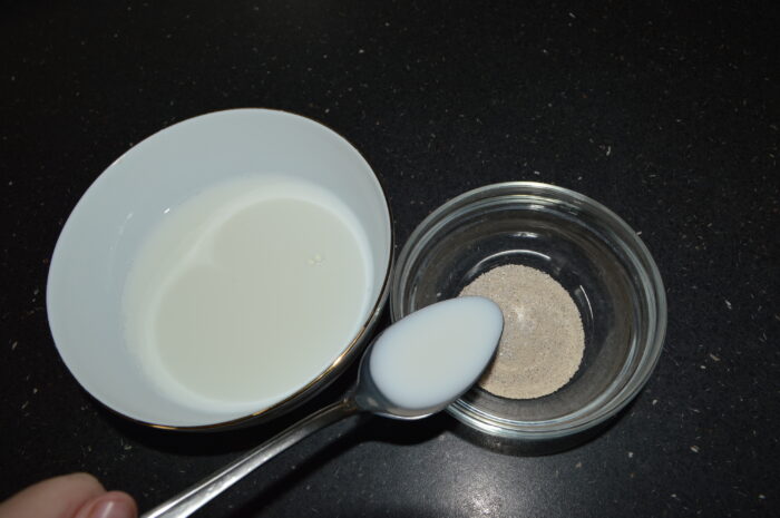 3 linguri din amestecul de apa+lapte