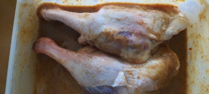 Scufundati pulpele in marinada