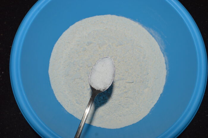 1 lingurita de sare