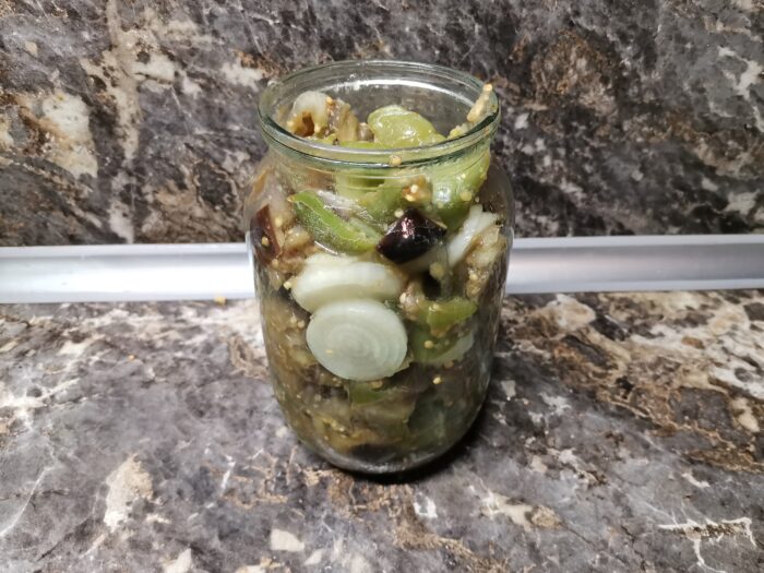 Puneti amestecul in borcan