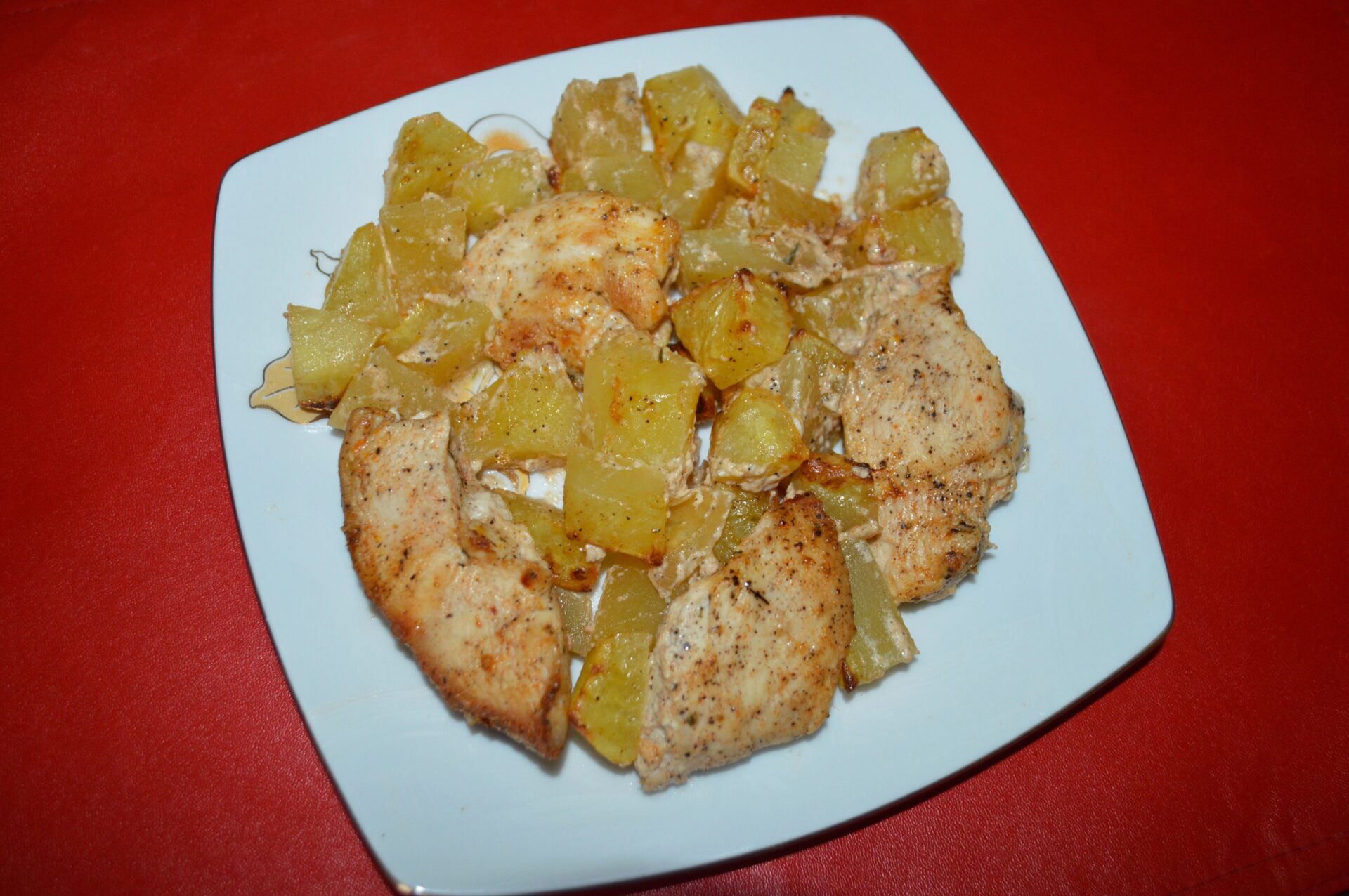 Cartofi cu piept de pui la cuptor poza