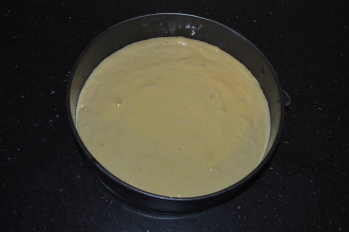 Turnati compozitia intr-o tava