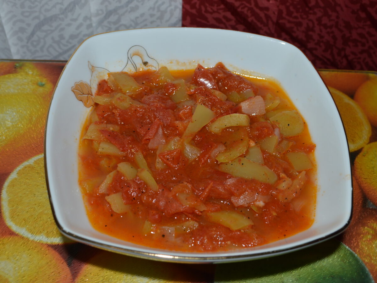 Tocanita de ardei si rosii poza