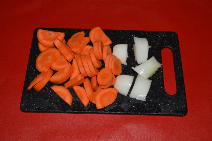 Taiati ceapa si morcovul