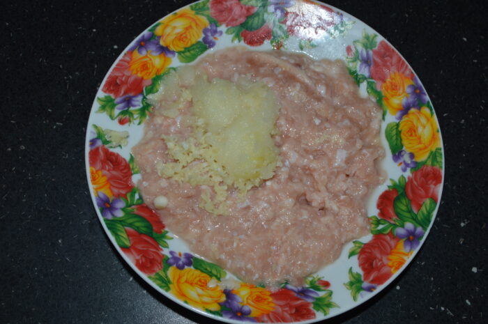 Adaugam la carne ceapa