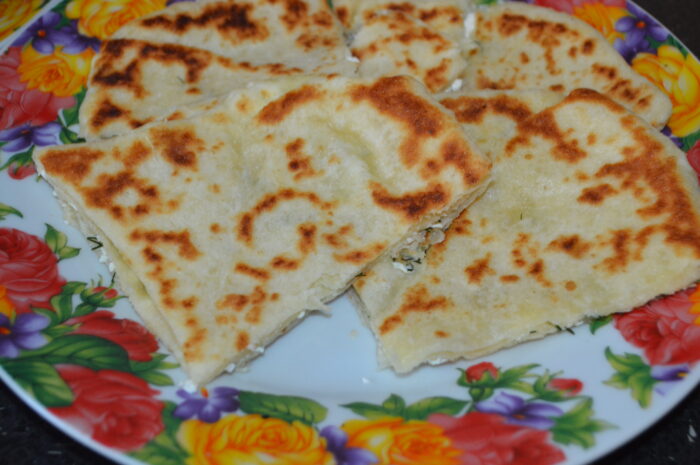 Placintele cu branza si marar sunt gata