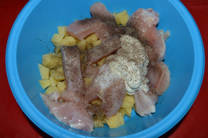 Adaugati piperul macinat negru