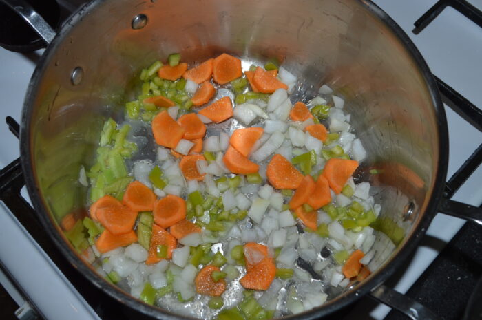 Puneti legumele si caliti-le