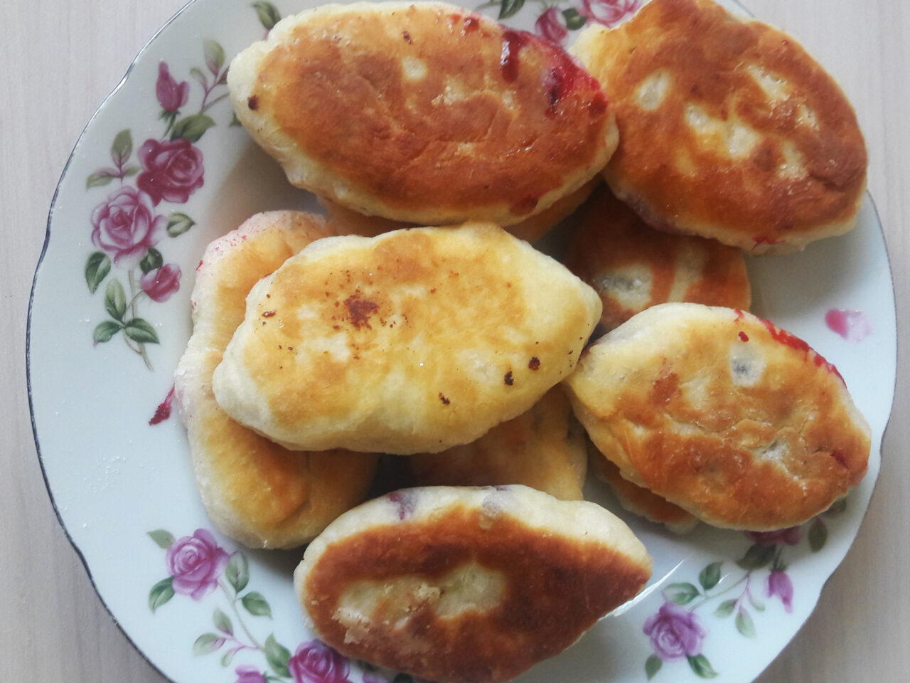 Pateuri cu coacaze negre poza