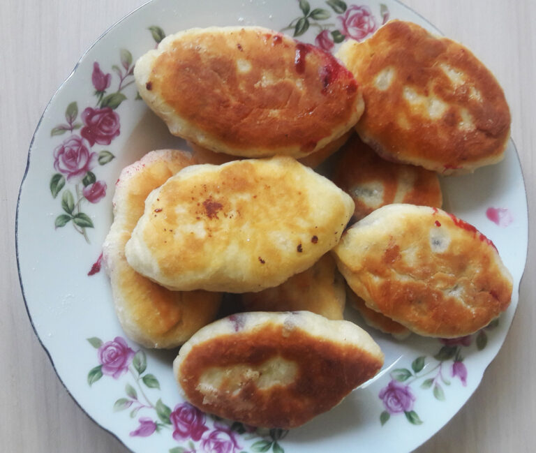 Pateuri cu coacaze negre