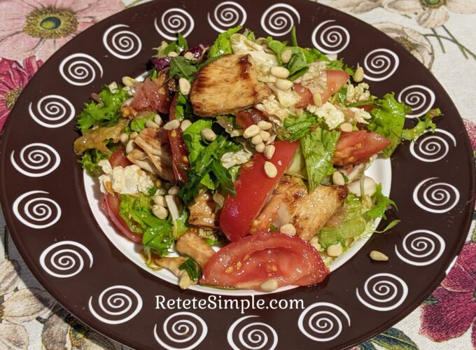 Salata cu piept de pui si legume