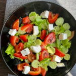 Salata cu branza feta si legume