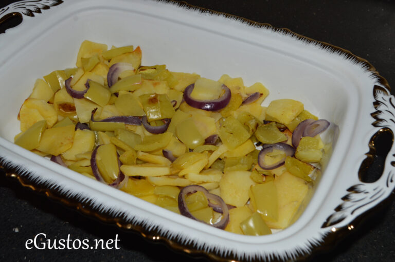 Cartofi cu ardei la cuptor