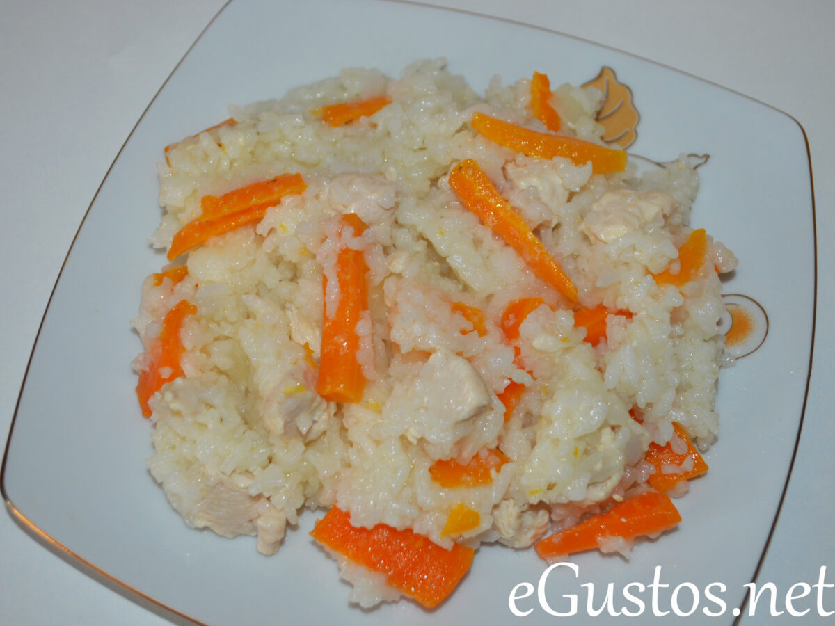 Pilaf de orez cu piept de pui si legume poza