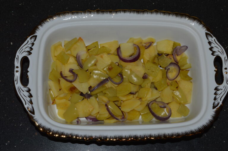 Cartofi cu ardei la cuptor