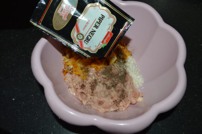 Presarati piper negru macinat