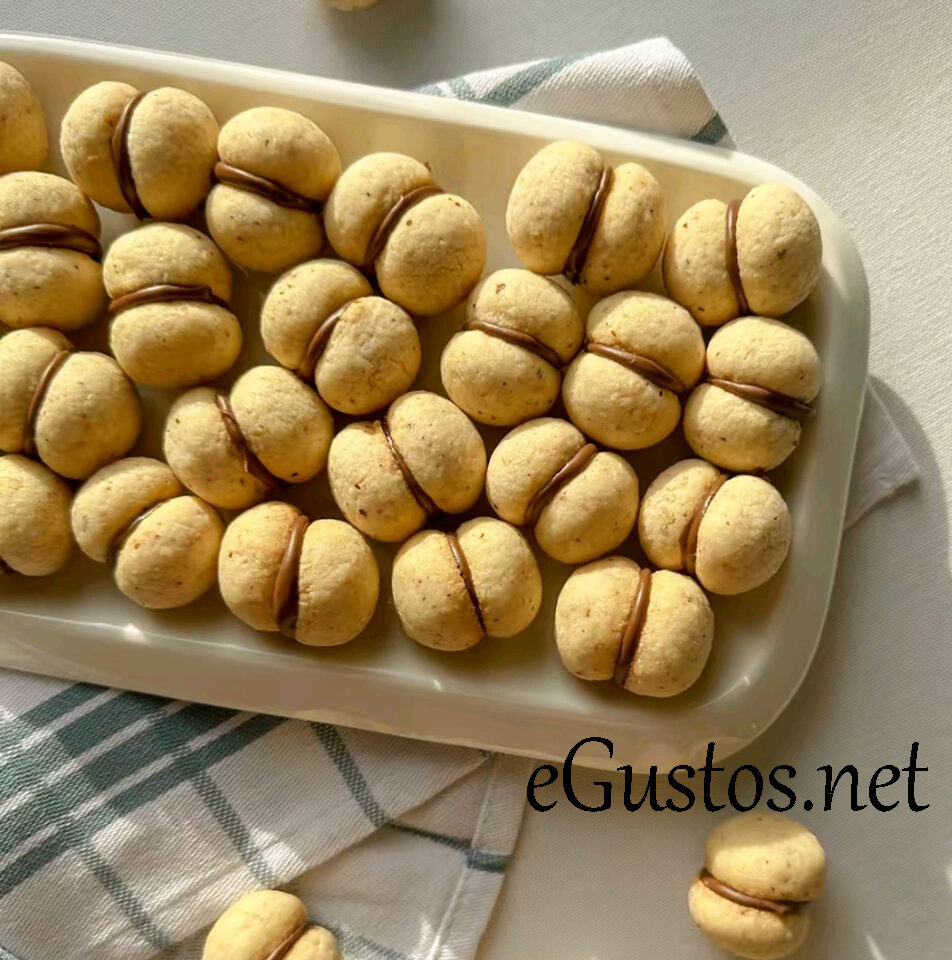 Biscuiti cu alune de padure si ciocolata poza
