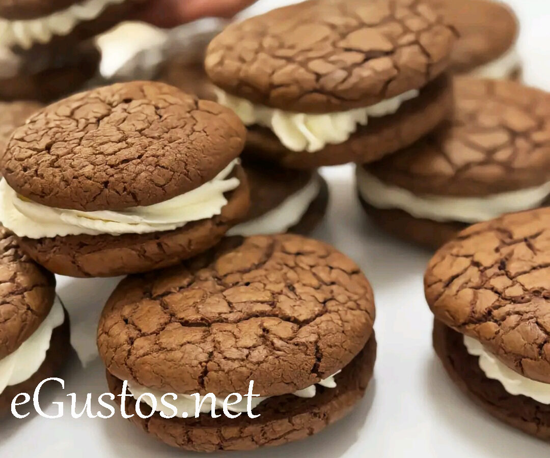 Biscuiti Brownie cu crema de branza poza