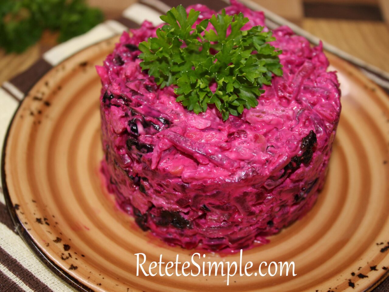 Salata de sfecla rosie cu nuci