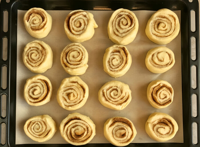 Puneti rulourile in tava