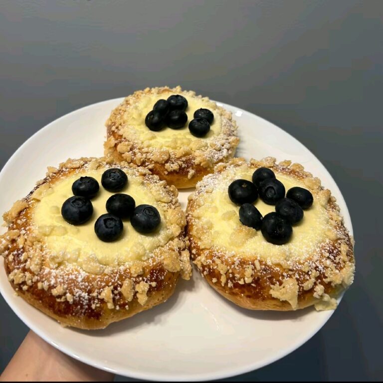 Chifle dulci cu branza (Vatrushka)